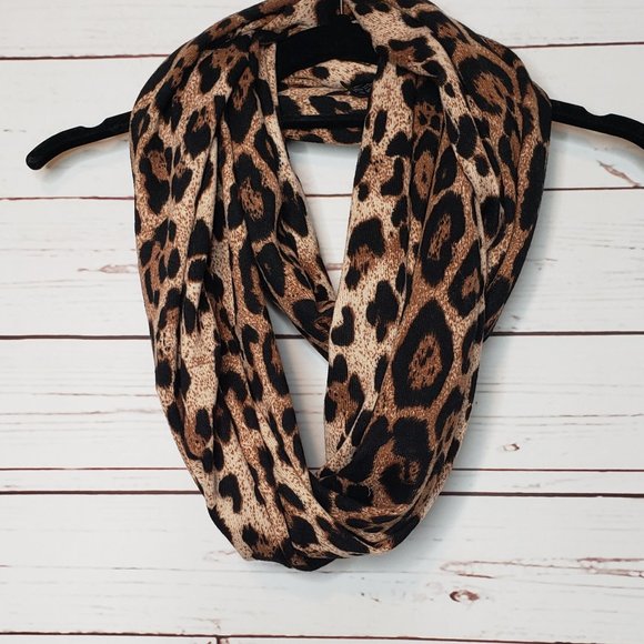 Veond Leopard Print Infinity Scarf - Picture 4 of 7